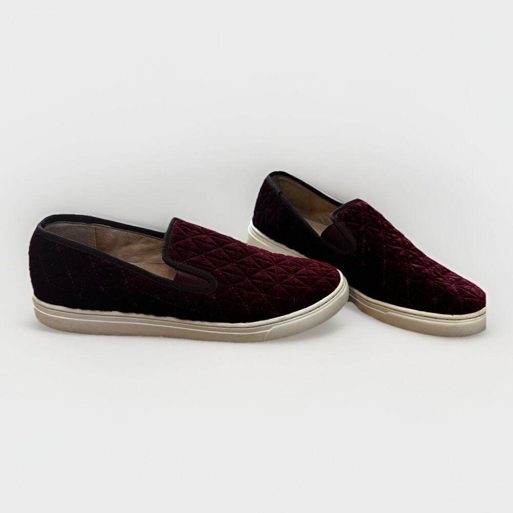 Vince Camuto Billena Slip On Sneaker 8.5 Burgundy Quilted Velvet Loafer